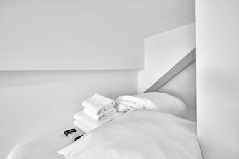 modern studio faubourg saint honore