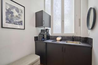 modern studio faubourg saint honore