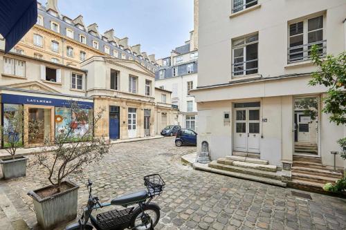 modern studio faubourg saint honore