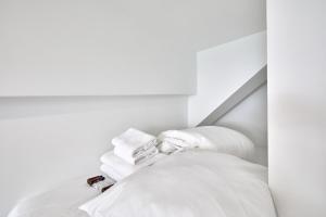 modern studio faubourg saint honore