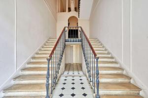 modern studio faubourg saint honore