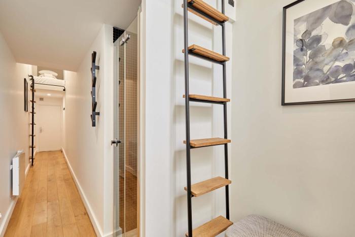 modern studio faubourg saint honore