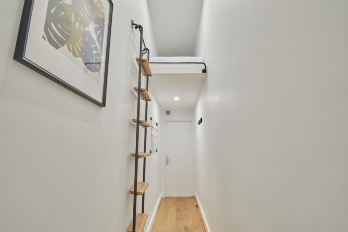 modern studio faubourg saint honore