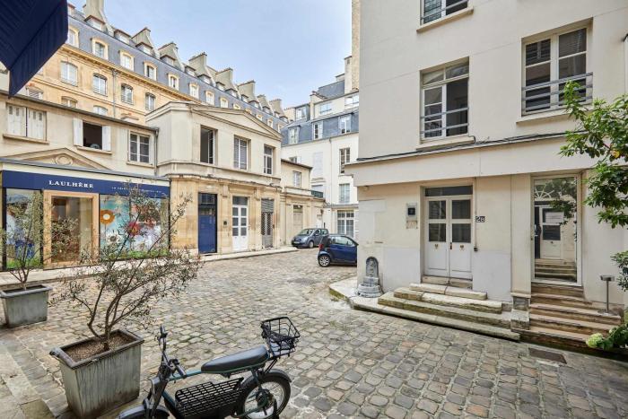 modern studio faubourg saint honore