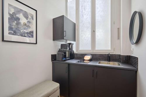 modern studio faubourg saint honore