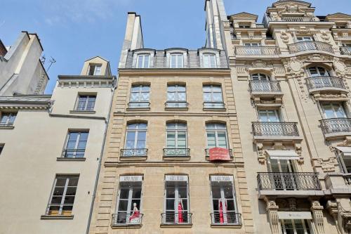 modern studio faubourg saint honore