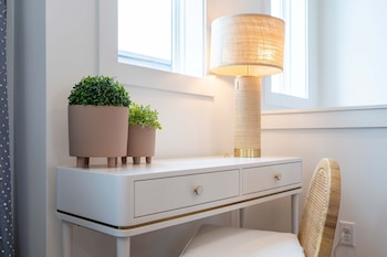 luxe group stay with hot tub rooftop lounge