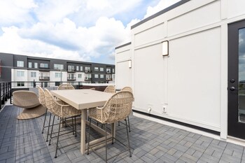 luxe group stay with hot tub rooftop lounge
