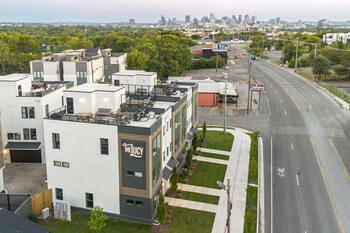 luxe group stay with hot tub rooftop lounge