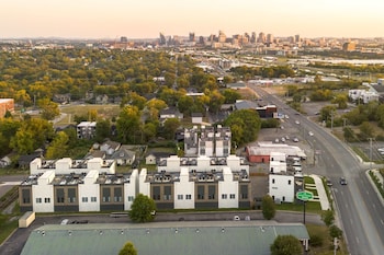 luxe group stay with hot tub rooftop lounge