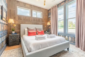 luxe group stay with hot tub rooftop lounge