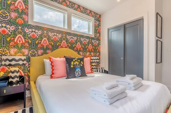 luxe group stay with hot tub rooftop lounge