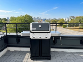 luxe group stay with hot tub rooftop lounge