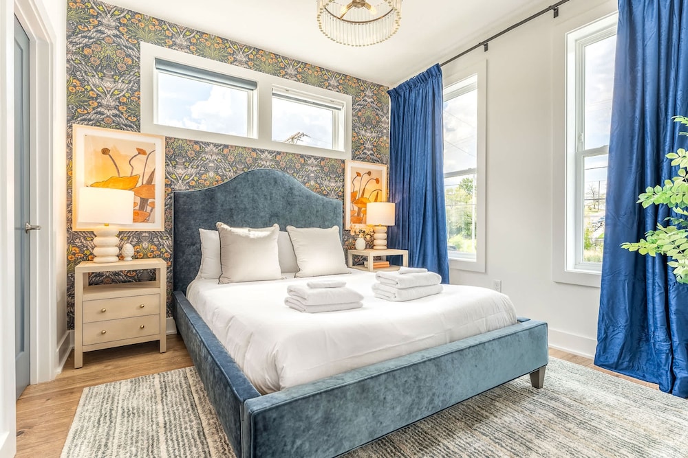 luxe group stay with hot tub rooftop lounge