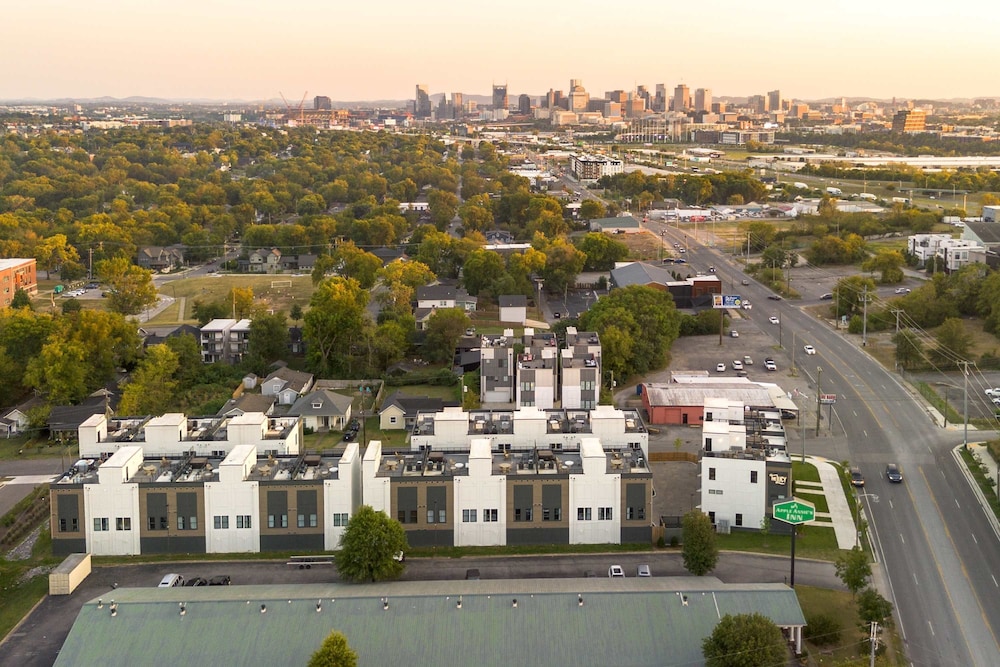 luxe group stay with hot tub rooftop lounge