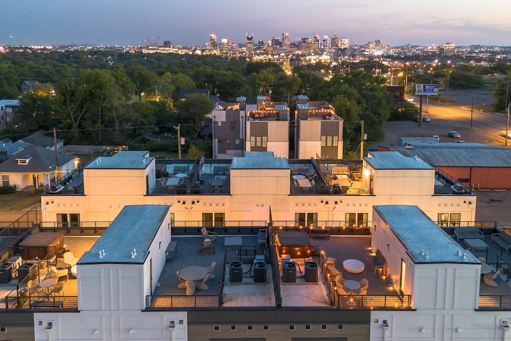 luxe group stay with hot tub rooftop lounge