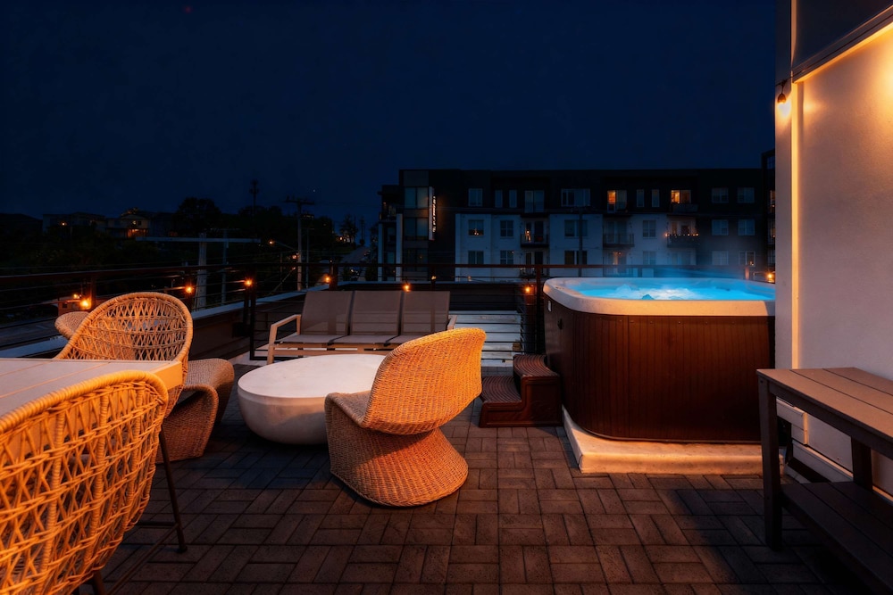 luxe group stay with hot tub rooftop lounge
