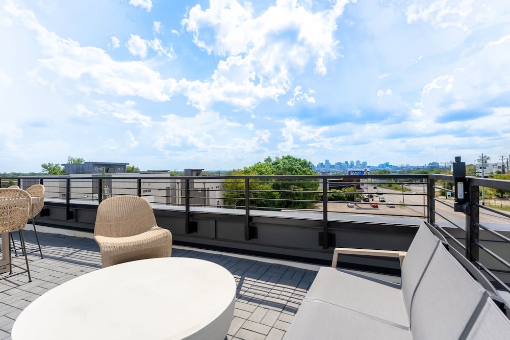 luxe group stay with hot tub rooftop lounge