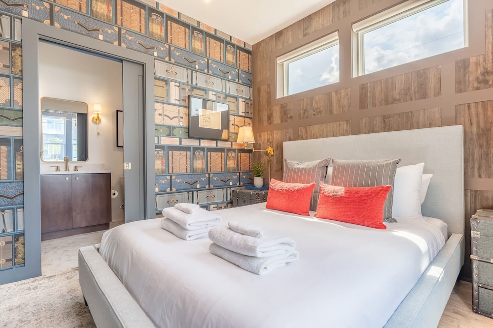 luxe group stay with hot tub rooftop lounge