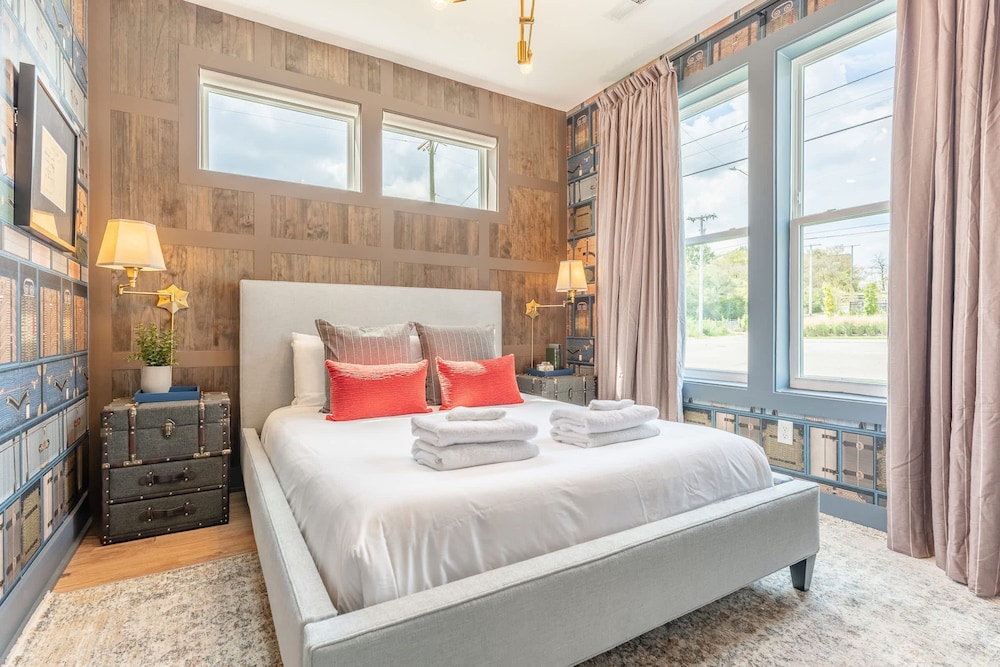 luxe group stay with hot tub rooftop lounge