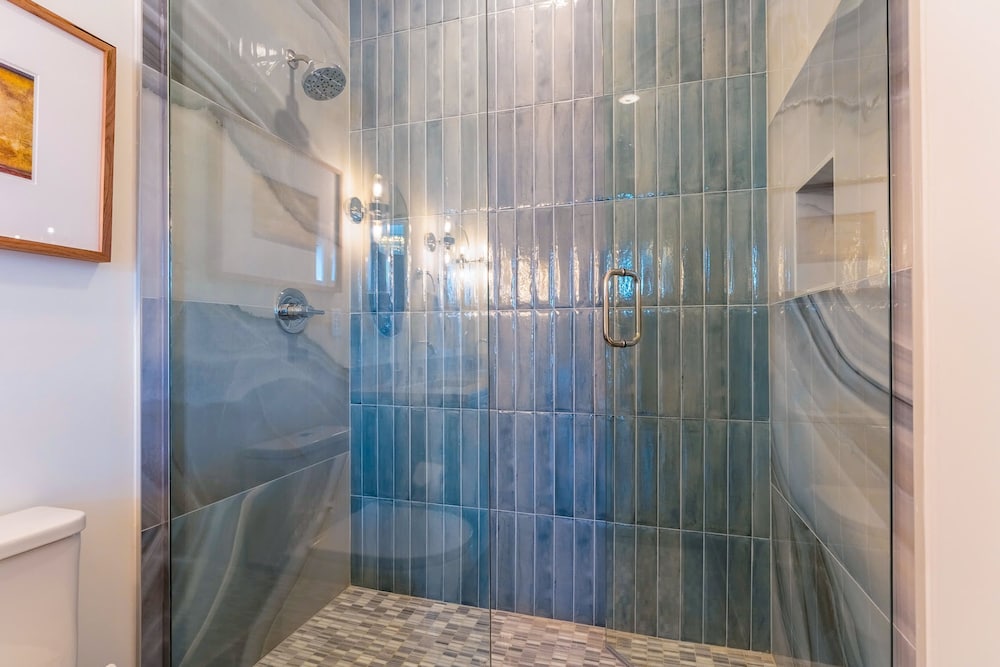 luxe group stay with hot tub rooftop lounge