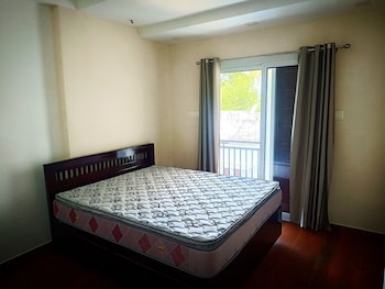 Johana Inn,Kureethra Road, Mundamveli,2 star