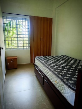 Johana Inn,Kureethra Road, Mundamveli,2 star