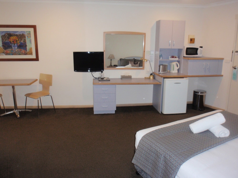 capricorn motor inn