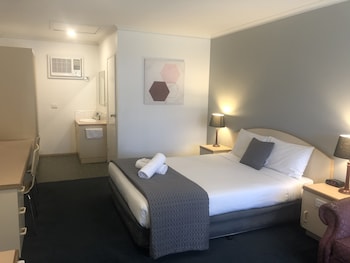 capricorn motor inn