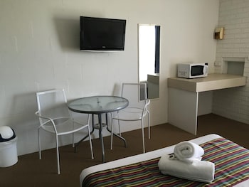 capricorn motor inn