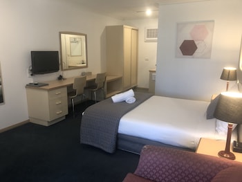 capricorn motor inn