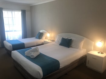 capricorn motor inn