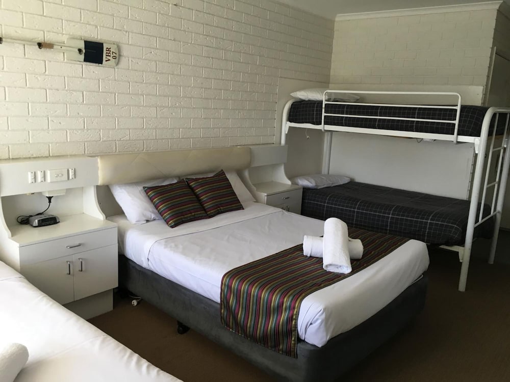 capricorn motor inn