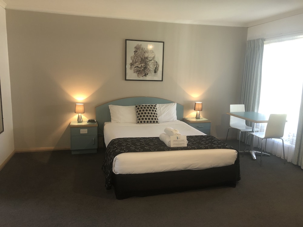 capricorn motor inn