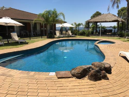 capricorn motor inn