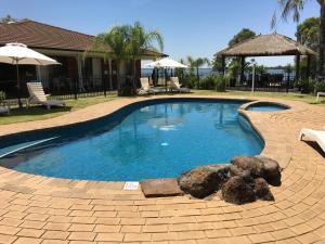 capricorn motor inn