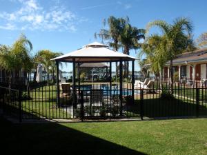 capricorn motor inn