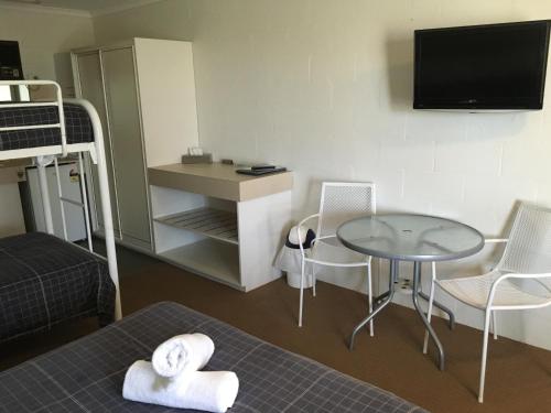 capricorn motor inn