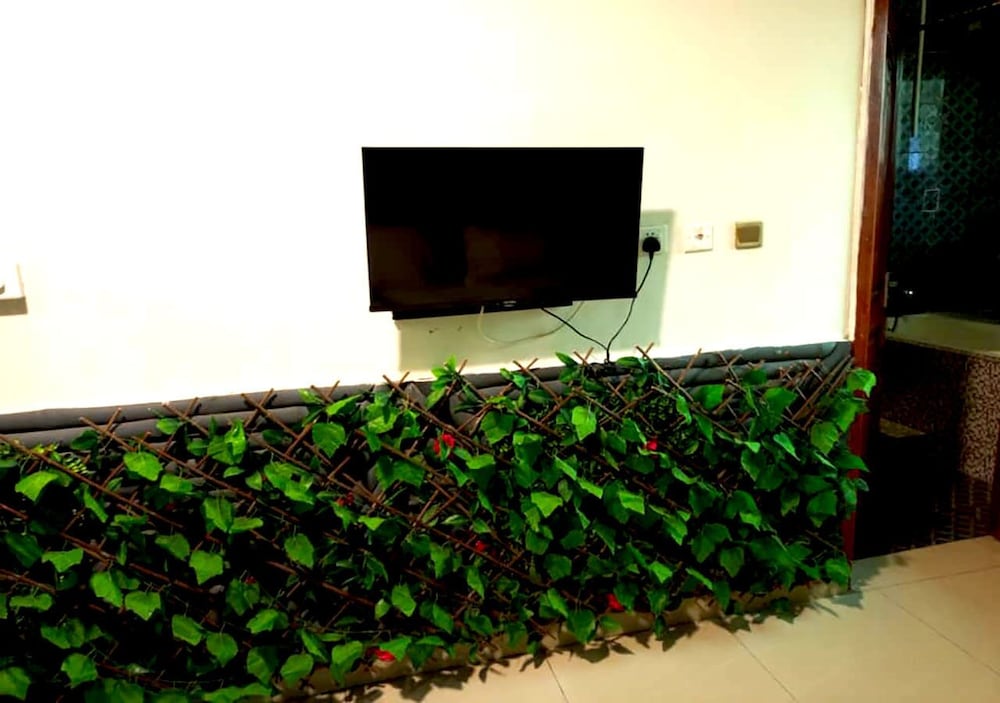 lloyds beach resort and hotel