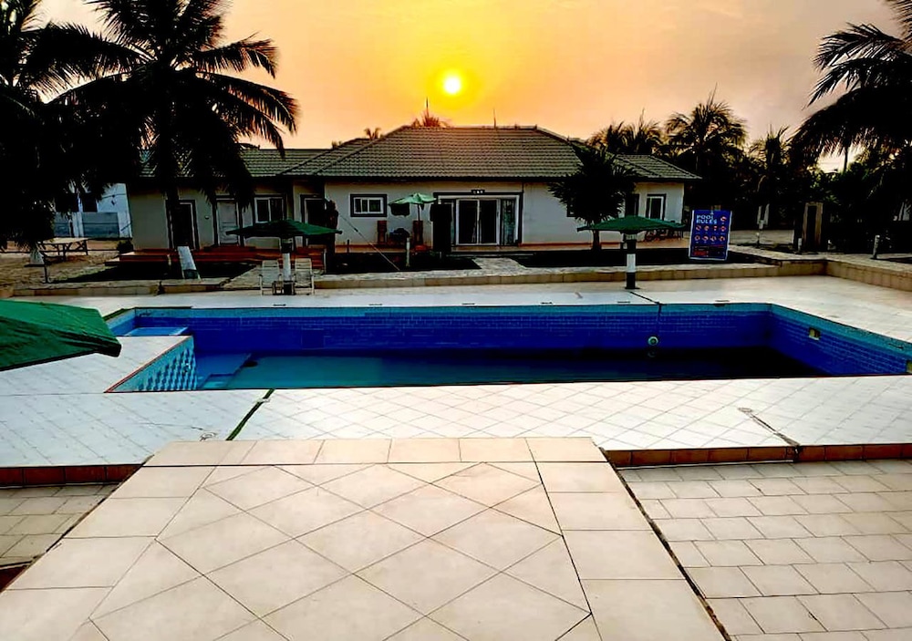 lloyds beach resort and hotel