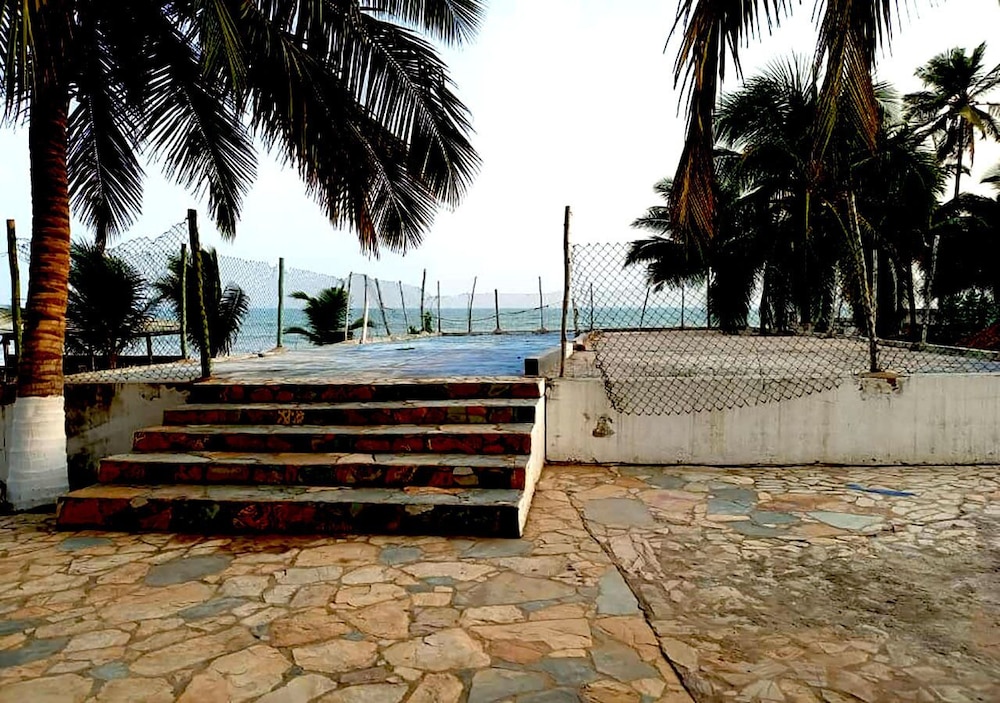 lloyds beach resort and hotel