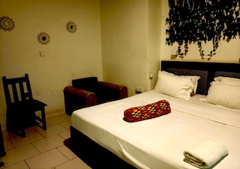 lloyds beach resort and hotel