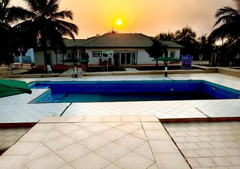 lloyds beach resort and hotel