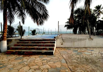 lloyds beach resort and hotel