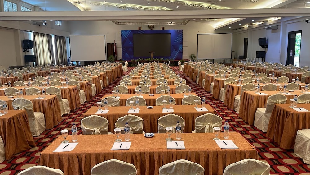 the hill hotel and resort sibolangit powered by archipelago