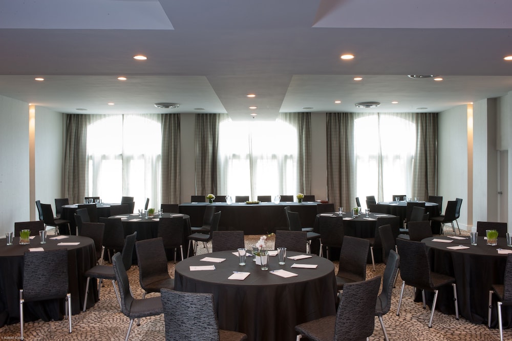 marseilles beachfront hotel