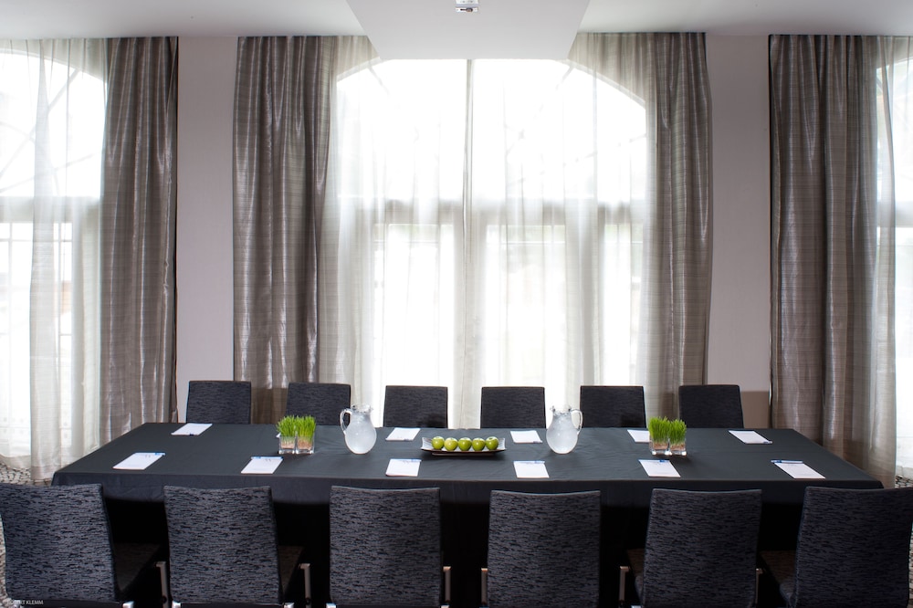 marseilles beachfront hotel