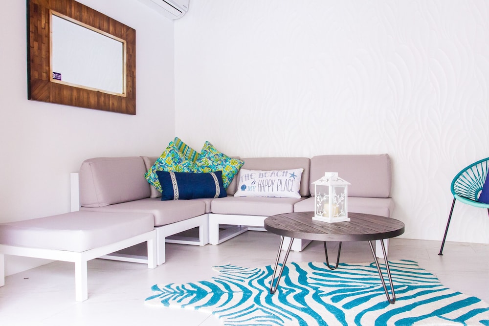 marseilles beachfront hotel