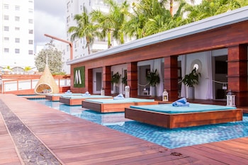 Marseilles Beachfront Hotel,Near Lincoln Road Mall,4 star