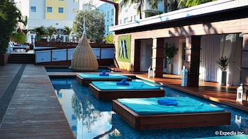 marseilles beachfront hotel